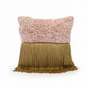 Cojín Pelo Rosa con Flecos