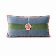 Cojín Azul con Franja Verde y Flor