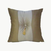 Cojín Dorado con Borla Central