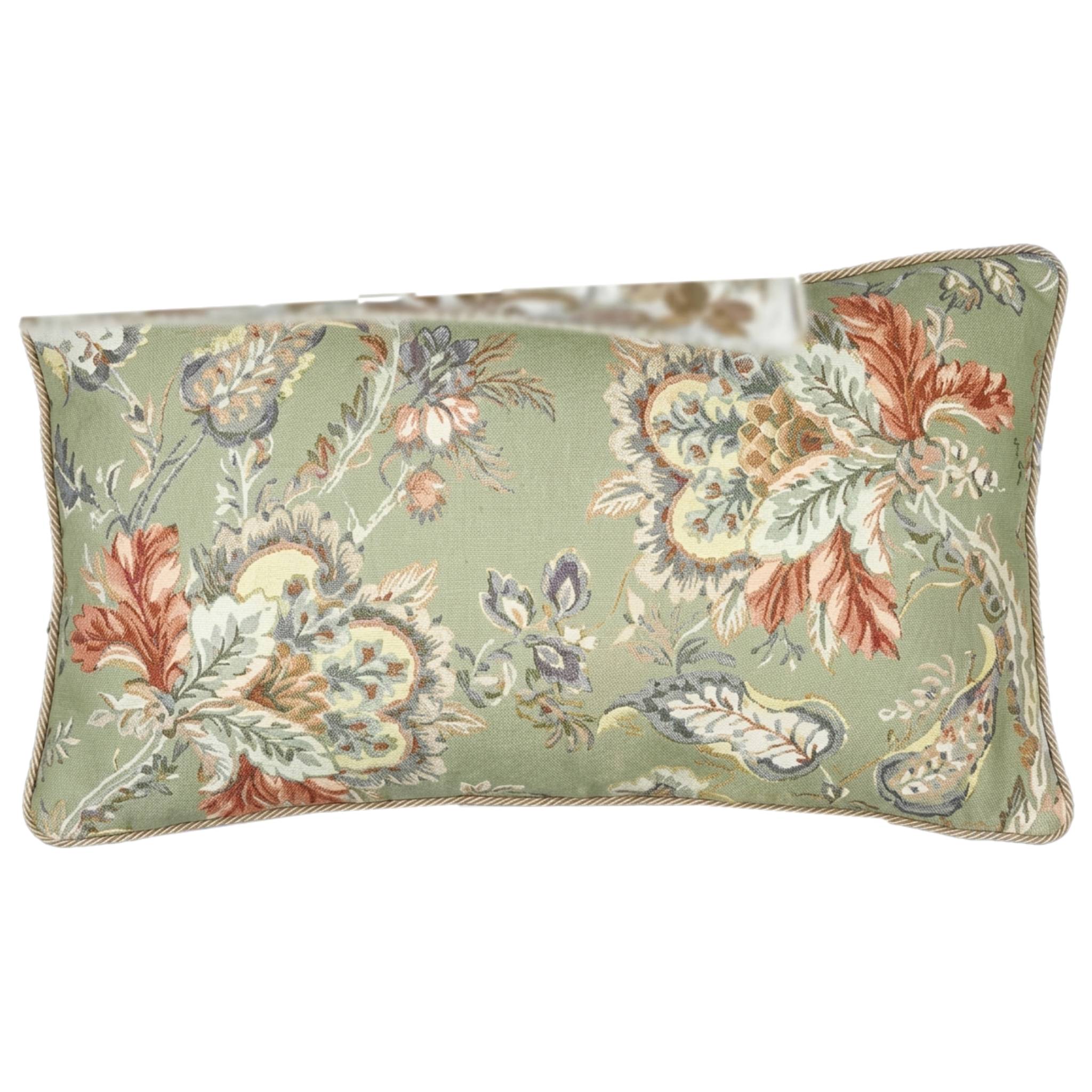 Cojín Floral Bordado con Abalorios