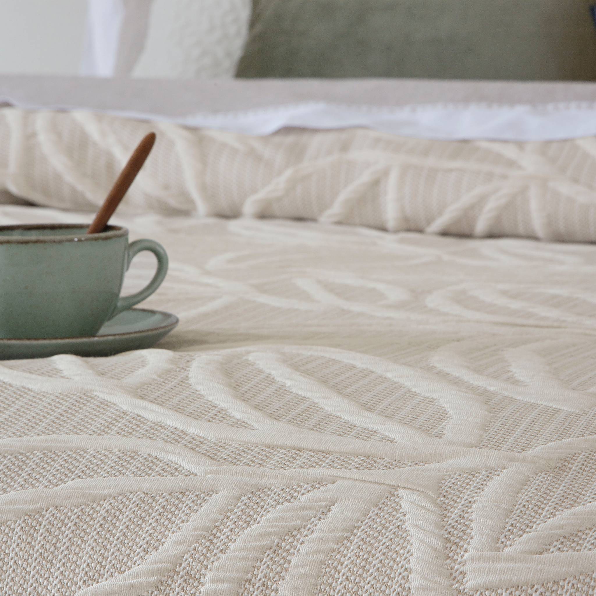 Colcha Jacquard Relieve Botánico Beig