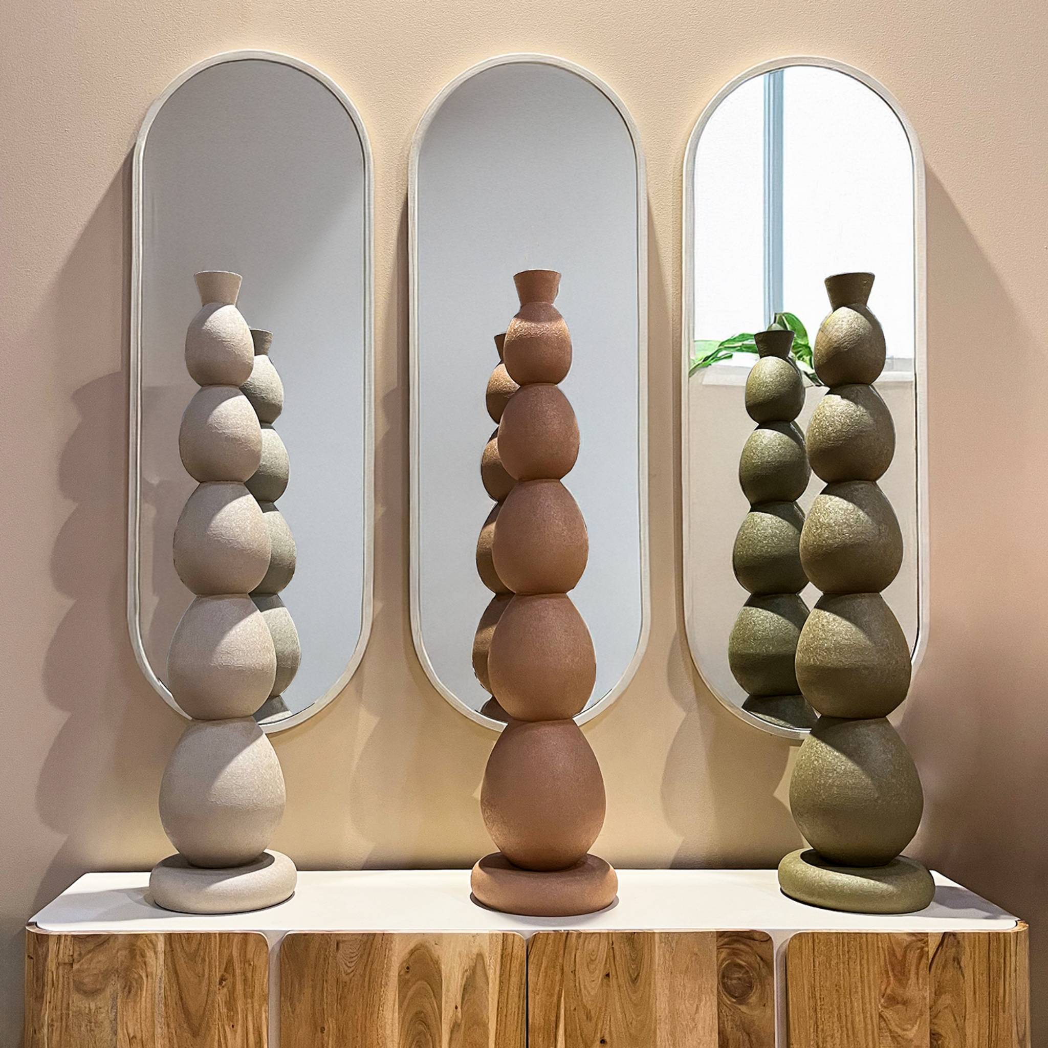 Jarrón Escultural Metal Mate