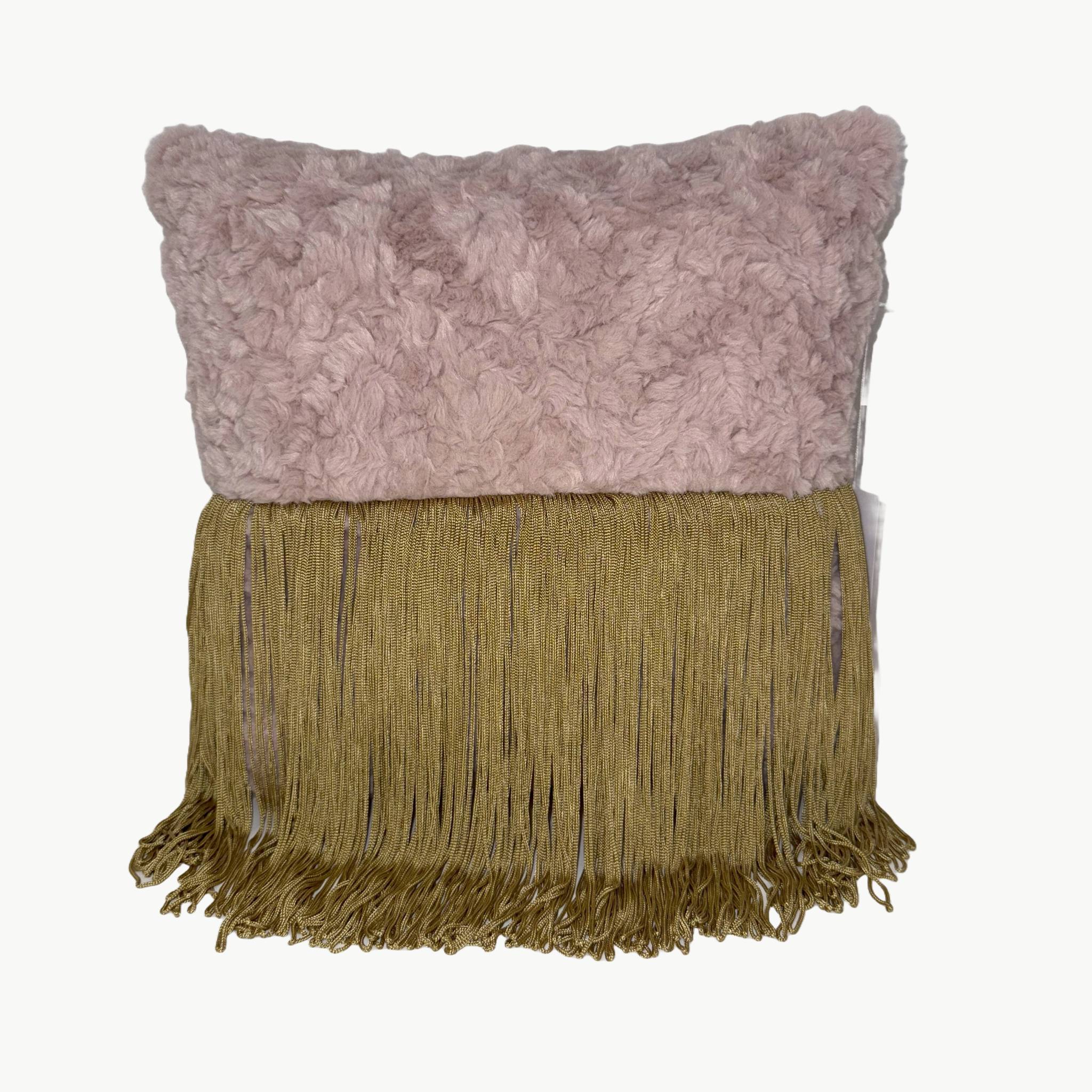 Cojín Pelo Rosa con Flecos