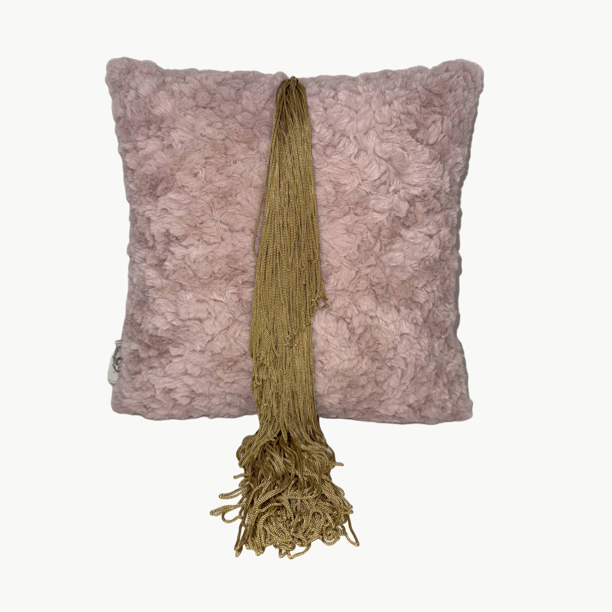 Cojín Pelo Rosa con Flecos